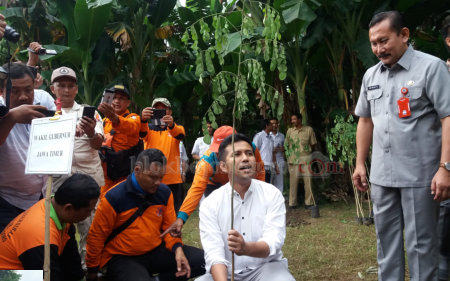 Sampai di Panjunan, Emil Sapa Warga dengan Ramah